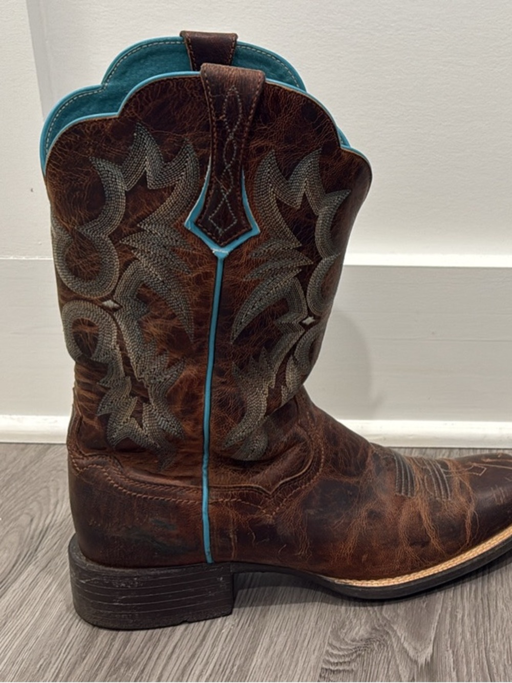 Ariat Brown Leather women’s Cowboy Boots with Turquoise Accents - Picture 4 of 9